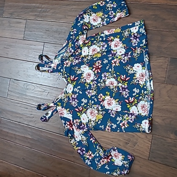 Torrid Floral Cold Shoulder Blouse size 1 (1X 14-16) - Picture 2 of 8